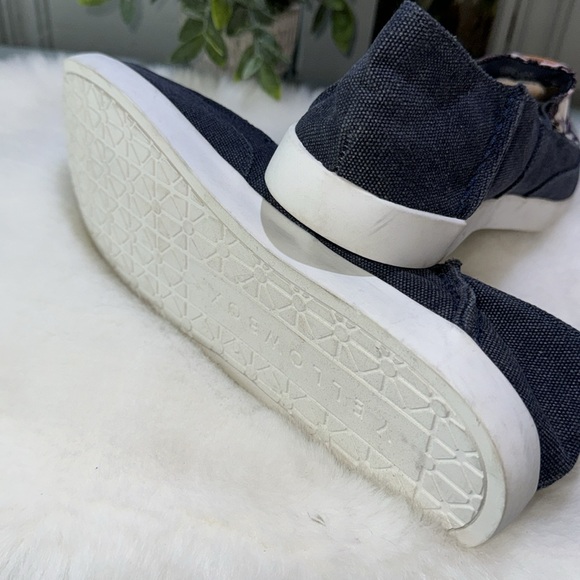 Yellow Box slip ons - Picture 5 of 8